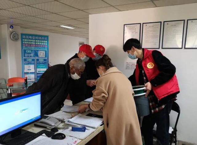 半山小区为居民派发香蕉视频在线下载分类设备
